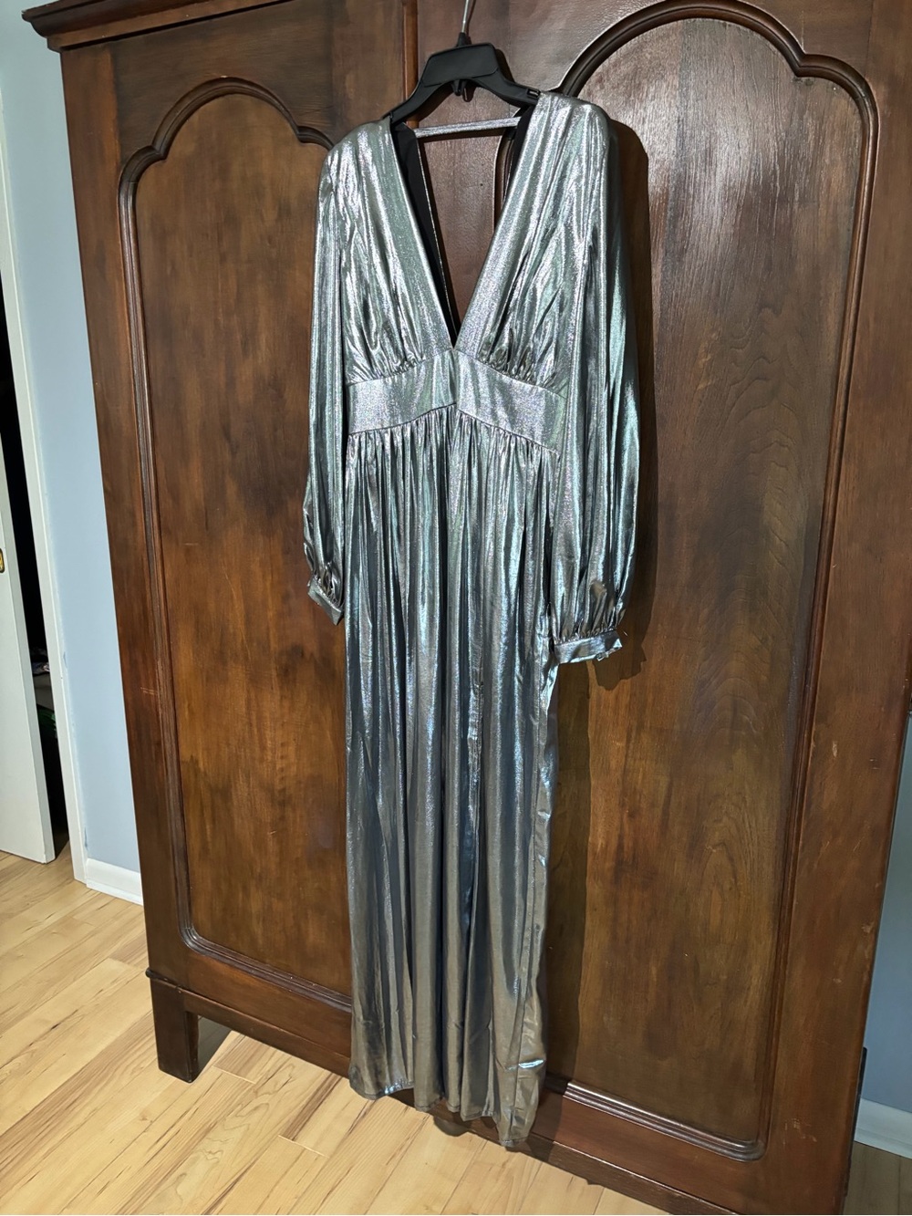 Gianni Bini Metallic Silver Long Sleeve Maxi Dress size 8